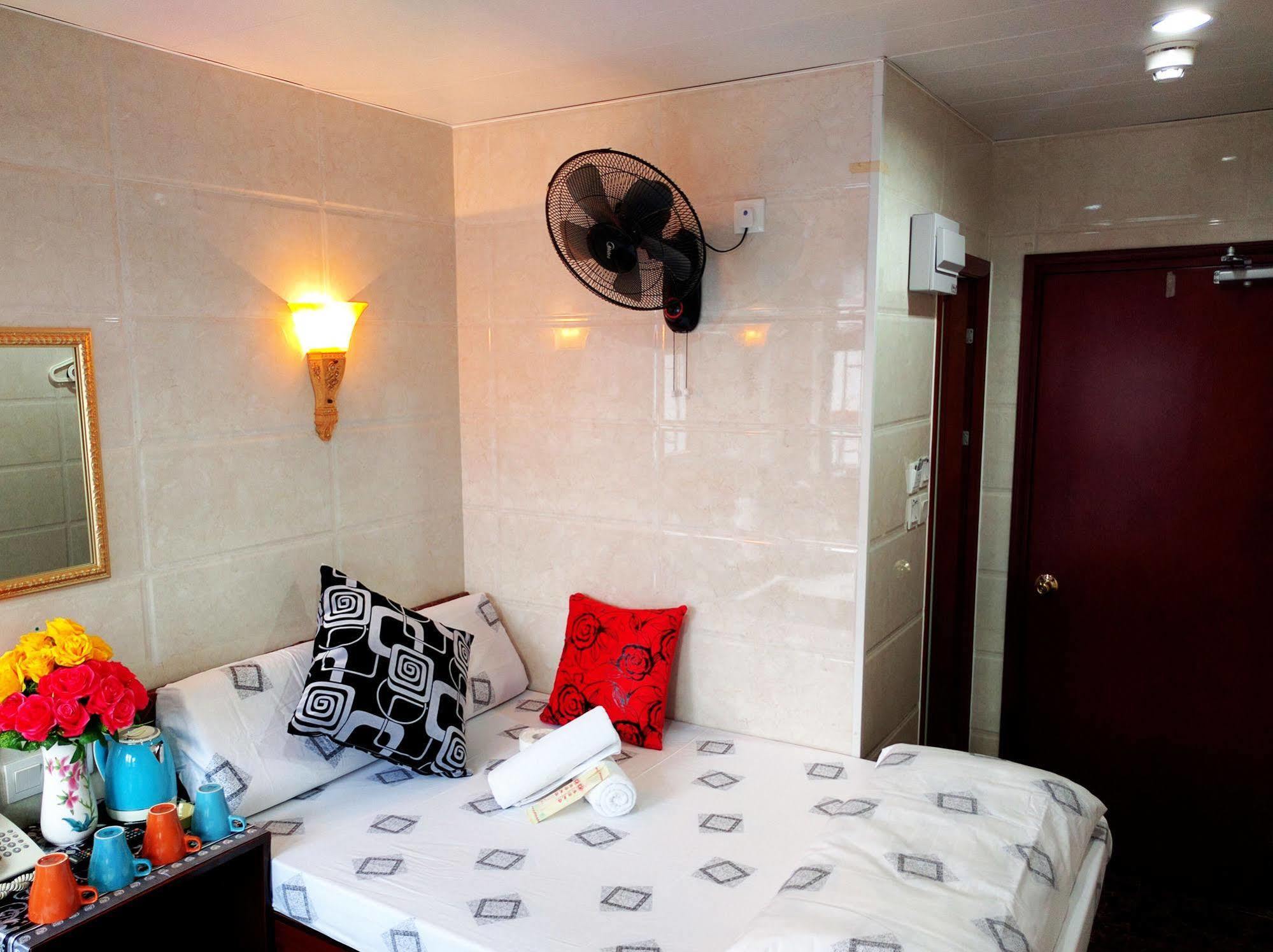 Budget Hostel Block D 10Th Floor Хонконг Екстериор снимка